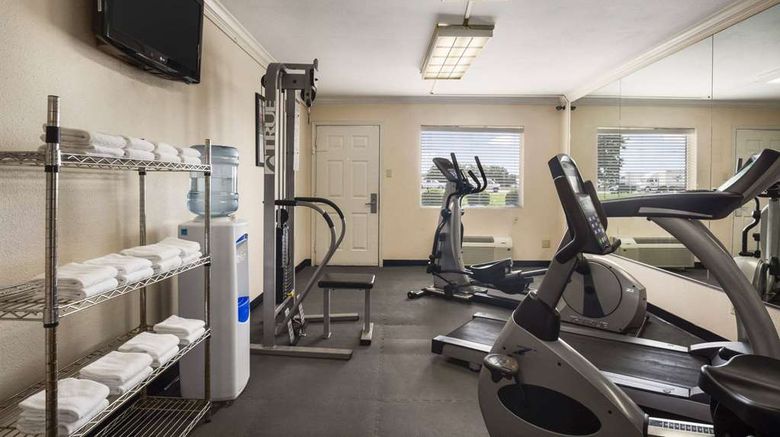 <b>Baymont by Wyndham Beaumont Health</b>. Images powered by <a href="https://iceportal.shijigroup.com/" title="IcePortal" target="_blank">IcePortal</a>.