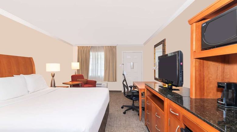 <b>Baymont by Wyndham Beaumont Room</b>. Images powered by <a href="https://iceportal.shijigroup.com/" title="IcePortal" target="_blank">IcePortal</a>.