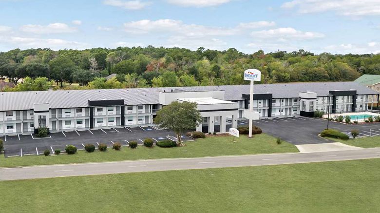 <b>Baymont by Wyndham Beaumont Exterior</b>. Images powered by <a href="https://iceportal.shijigroup.com/" title="IcePortal" target="_blank">IcePortal</a>.
