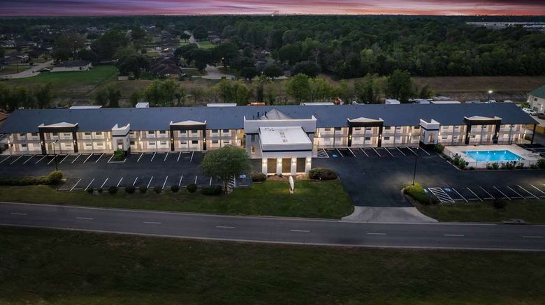 <b>Baymont by Wyndham Beaumont Exterior</b>. Images powered by <a href="https://iceportal.shijigroup.com/" title="IcePortal" target="_blank">IcePortal</a>.