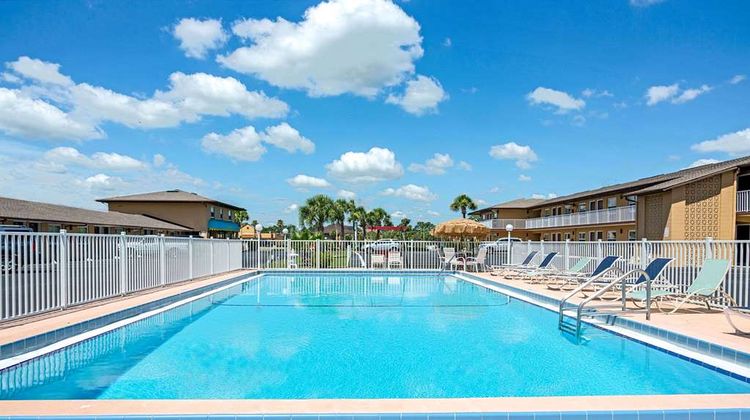 Knights Inn Kissimmee Pool