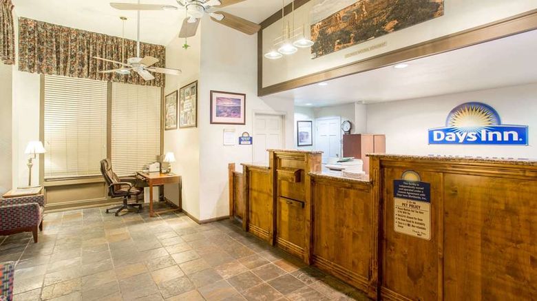 <b>Days Inn by Wyndham, Grand Junction Lobby</b>. Images powered by <a href="https://iceportal.shijigroup.com/" title="IcePortal" target="_blank">IcePortal</a>.