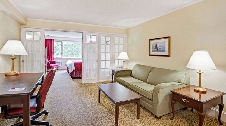 Ramada Seekonk Providence Area Suite