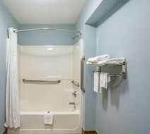 Baymont Inn & Suites Gallatin Room