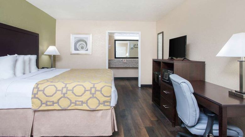 <b>Baymont Inn & Suites Lake City Room</b>. Images powered by <a href="https://iceportal.shijigroup.com/" title="IcePortal" target="_blank">IcePortal</a>.