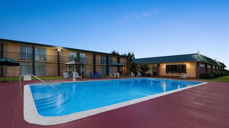 Baymont Inn & Suites Salem Roanoke Area Pool