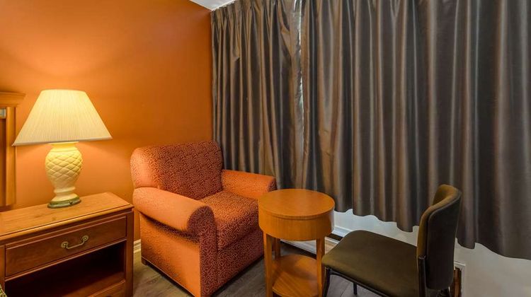 Knights Inn Burlington Room