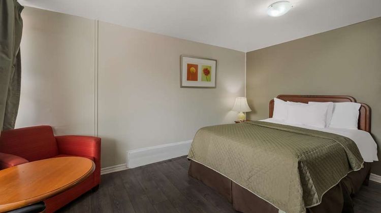 Knights Inn Burlington Suite