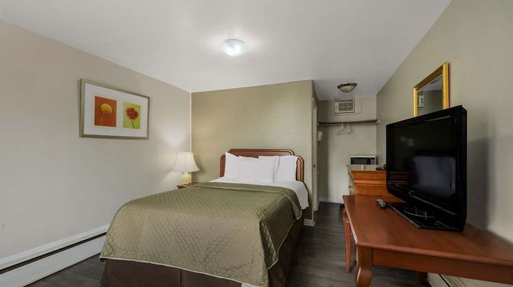 Knights Inn Burlington Suite