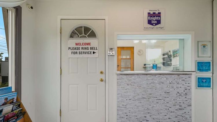 Knights Inn Burlington Lobby