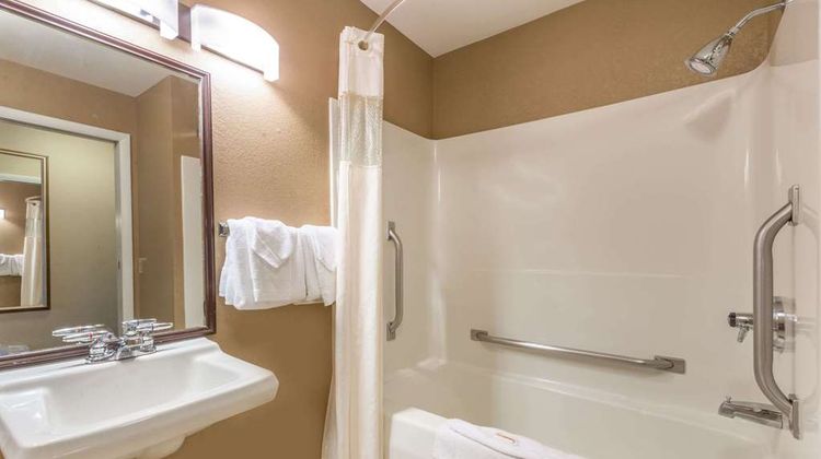 Baymont Inn & Suites Lancaster Room