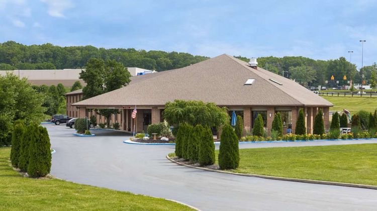 Baymont Inn & Suites Lancaster Exterior