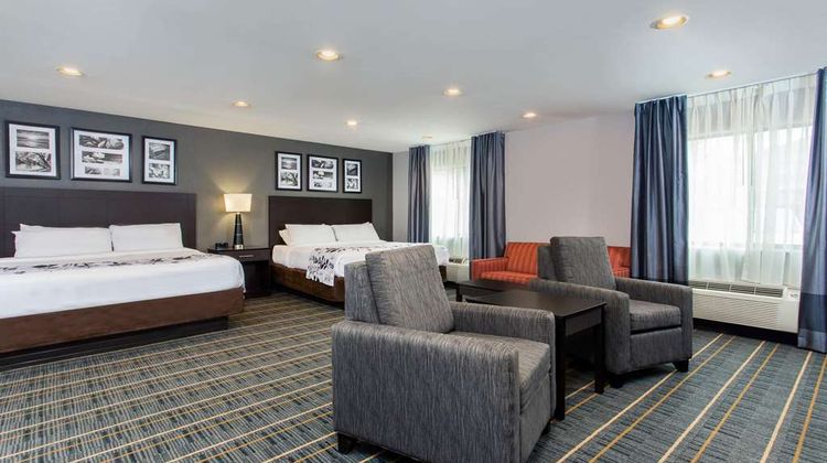 Baymont Inn & Suites Lancaster Suite