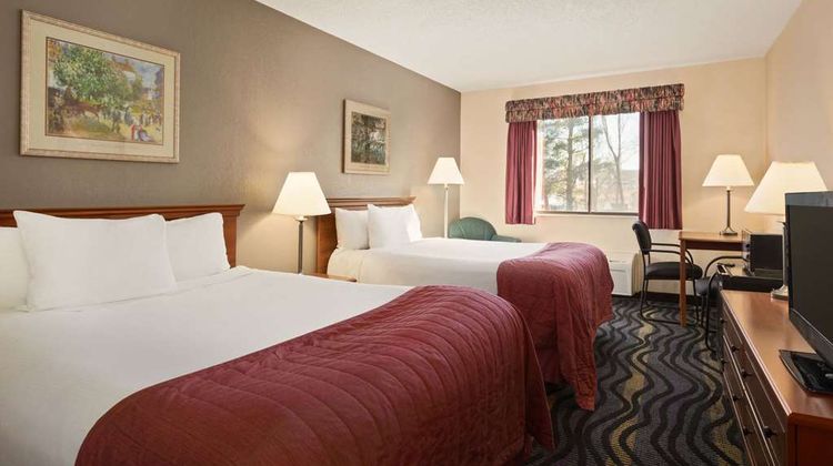 Baymont Inn & Suites Logan Room