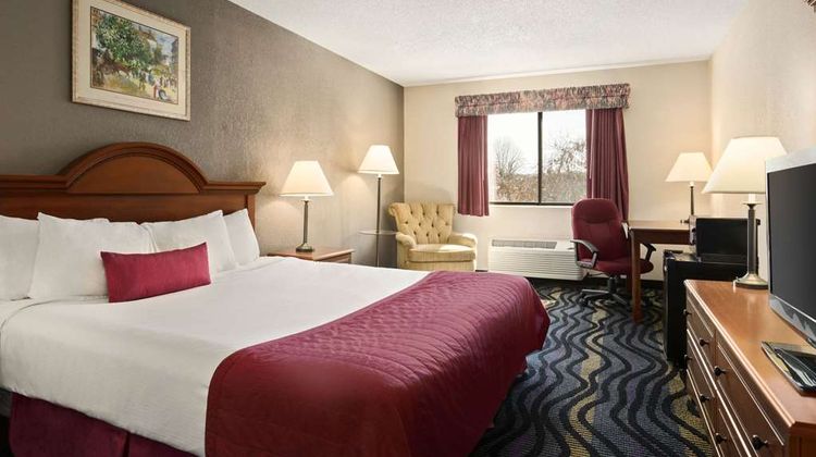 Baymont Inn & Suites Logan Room