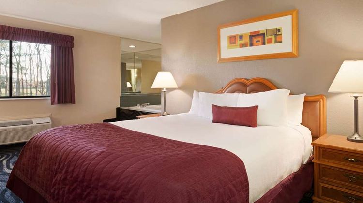 Baymont Inn & Suites Logan Suite