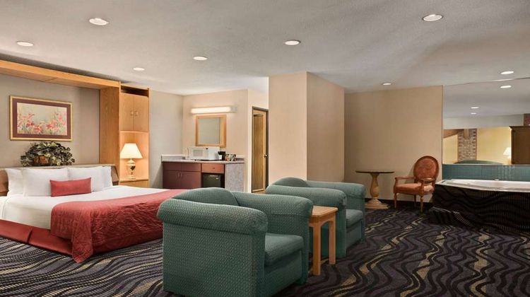 Baymont Inn & Suites Logan Suite