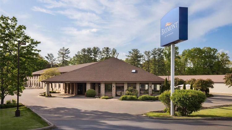 Baymont Inn & Suites Logan Exterior