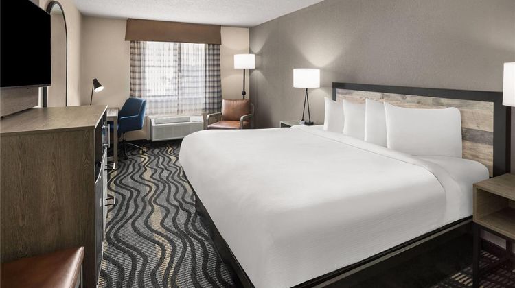 Baymont Inn & Suites Logan Room
