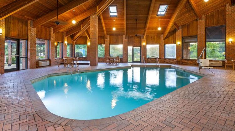 Baymont Inn & Suites LaGrange Pool