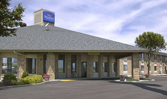 Baymont Inn & Suites Tuscola Exterior