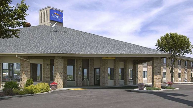 <b>Baymont Inn & Suites Tuscola Exterior</b>. Images powered by <a href="https://iceportal.shijigroup.com/" title="IcePortal" target="_blank">IcePortal</a>.
