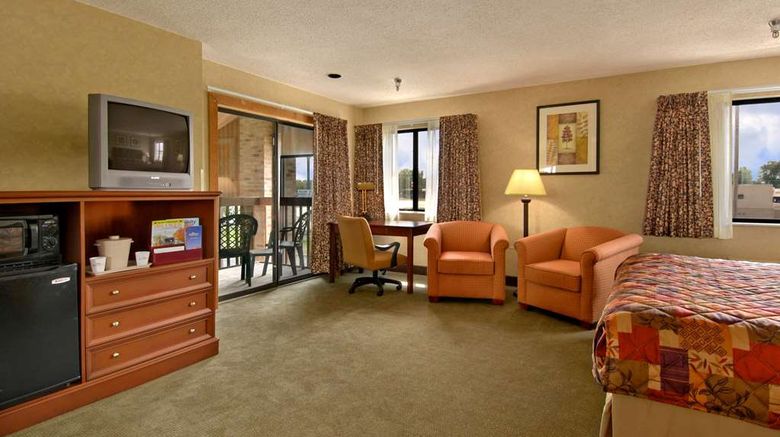 <b>Baymont Inn & Suites Tuscola Suite</b>. Images powered by <a href="https://iceportal.shijigroup.com/" title="IcePortal" target="_blank">IcePortal</a>.