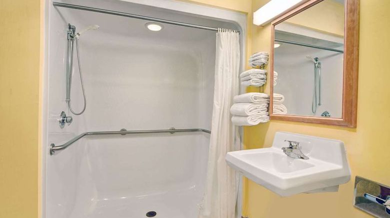 <b>Baymont Inn/Stes Washington Court House Room</b>. Images powered by <a href="https://iceportal.shijigroup.com/" title="IcePortal" target="_blank">IcePortal</a>.