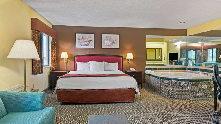 Baymont Inn/Stes Washington Court House Suite