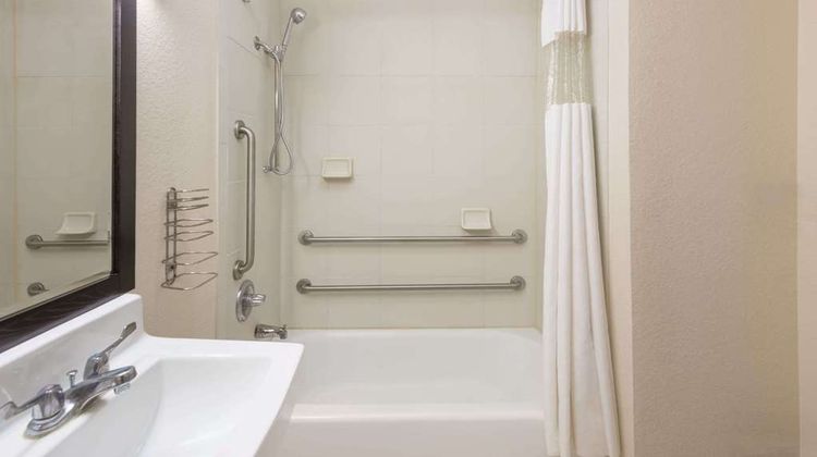 Baymont Inn & Suites Metropolis Room