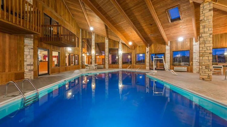 Baymont Inn & Suites Metropolis Pool