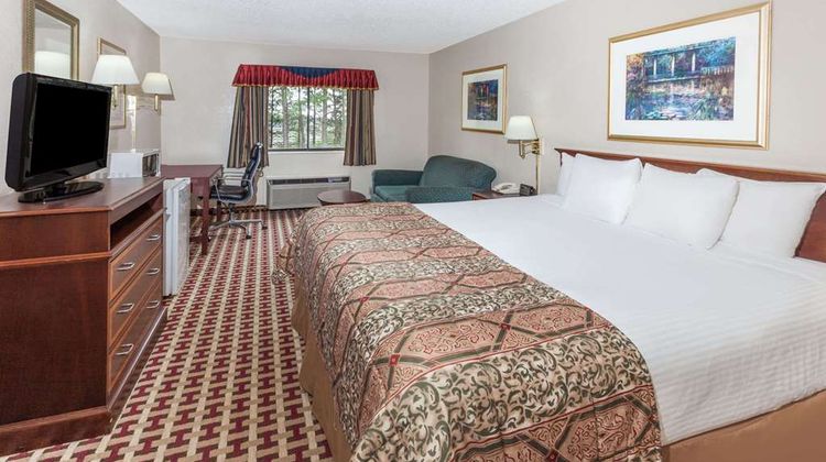 Baymont Inn & Suites Smyrna Room