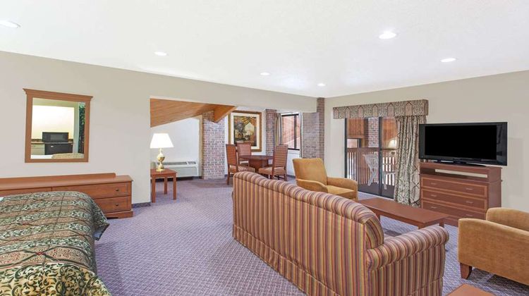 Baymont Inn & Suites Smyrna Suite