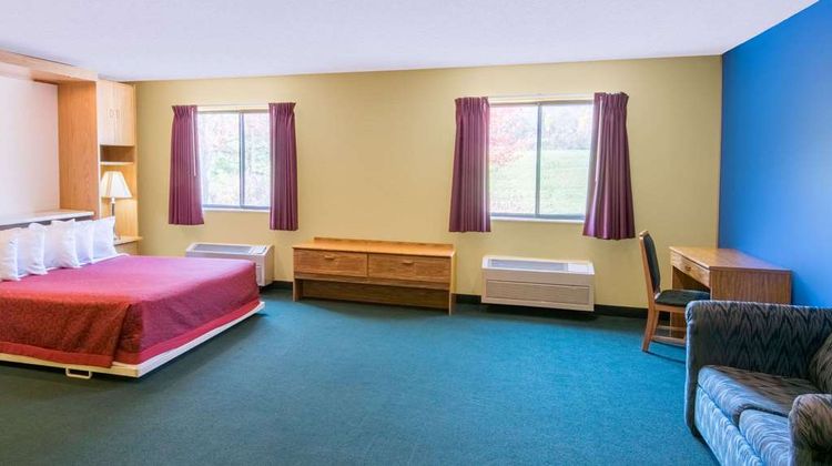Days Inn Wooster Room