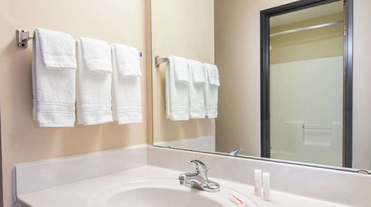 Days Inn Wooster Room