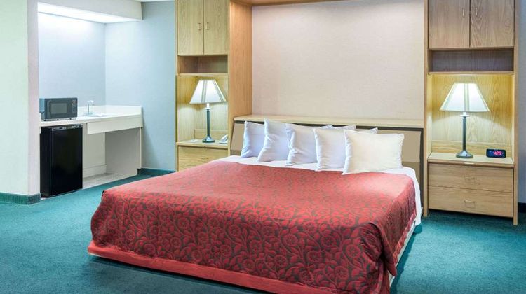 Days Inn Wooster Suite