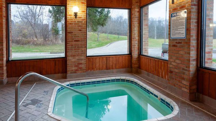 Days Inn Wooster Pool