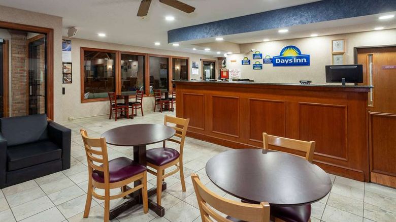 <b>Days Inn Wooster Lobby</b>. Images powered by <a href="https://iceportal.shijigroup.com/" title="IcePortal" target="_blank">IcePortal</a>.