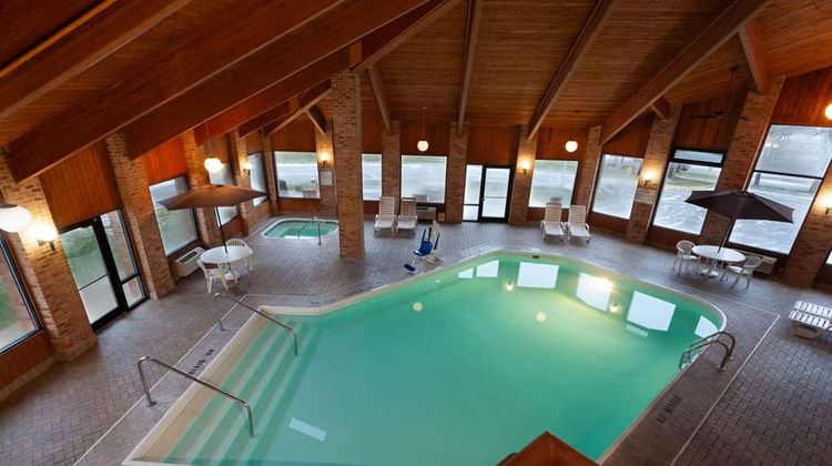 Days Inn Wooster Pool