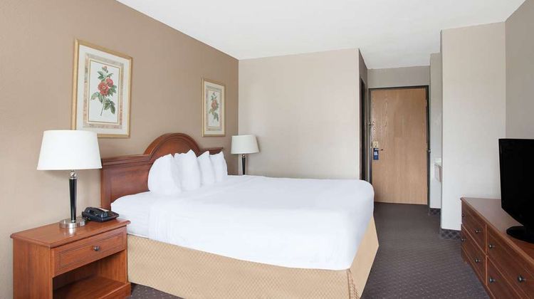 Baymont Inn & Suites San Marcos Room