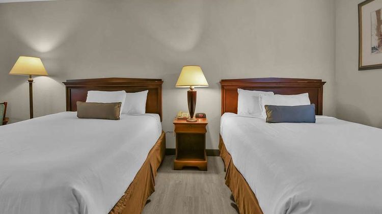 Baymont Inn & Suites Zanesville Room