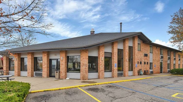 Baymont Inn & Suites Zanesville Exterior