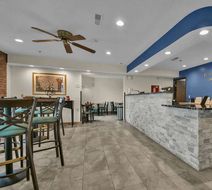 Baymont Inn & Suites Zanesville Lobby
