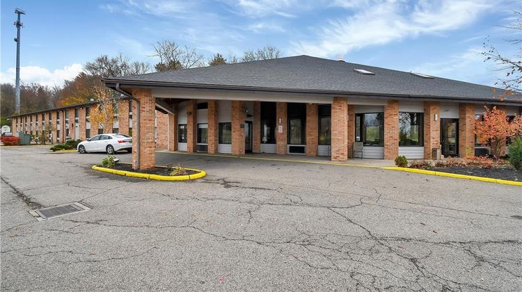 Baymont Inn & Suites Zanesville Exterior