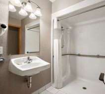 Super 8 Green Bay I-43 Business Park Room