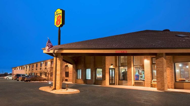 Super 8 Green Bay I-43 Business Park Exterior