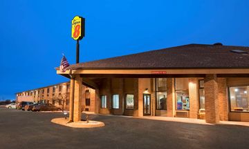 Super 8 Green Bay I-43 Business Park