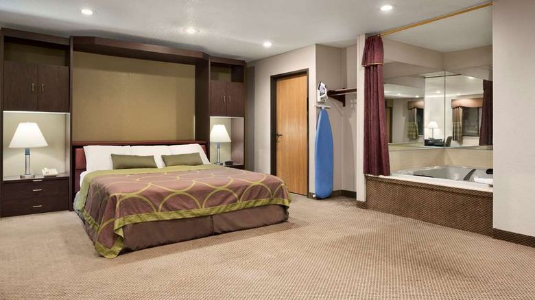 <b>Super 8 Green Bay I-43 Business Park Room</b>. Images powered by <a href="https://iceportal.shijigroup.com/" title="IcePortal" target="_blank">IcePortal</a>.