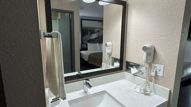 <b>Super 8 Green Bay I-43 Business Park Room</b>. Images powered by <a href="https://iceportal.shijigroup.com/" title="IcePortal" target="_blank">IcePortal</a>.