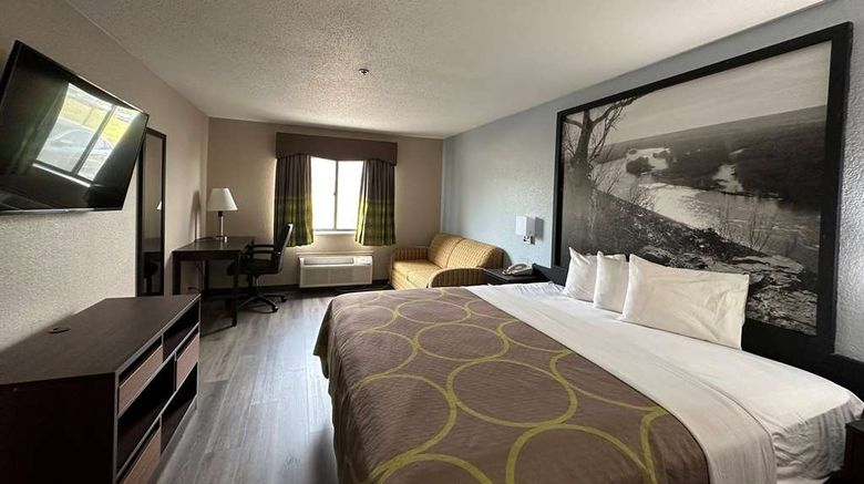 <b>Super 8 Green Bay I-43 Business Park Room</b>. Images powered by <a href="https://iceportal.shijigroup.com/" title="IcePortal" target="_blank">IcePortal</a>.